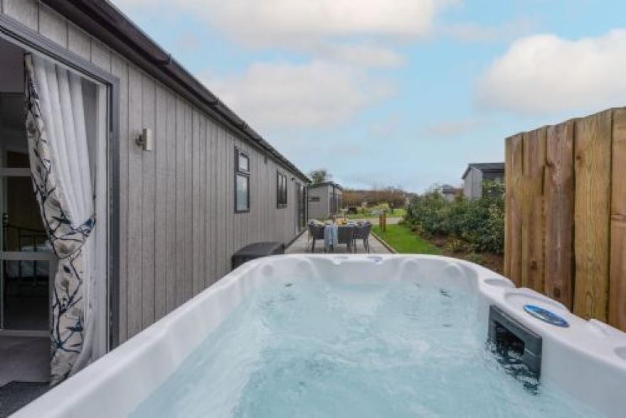 Hazel Lodge, 27 Roadford Lake Lodges