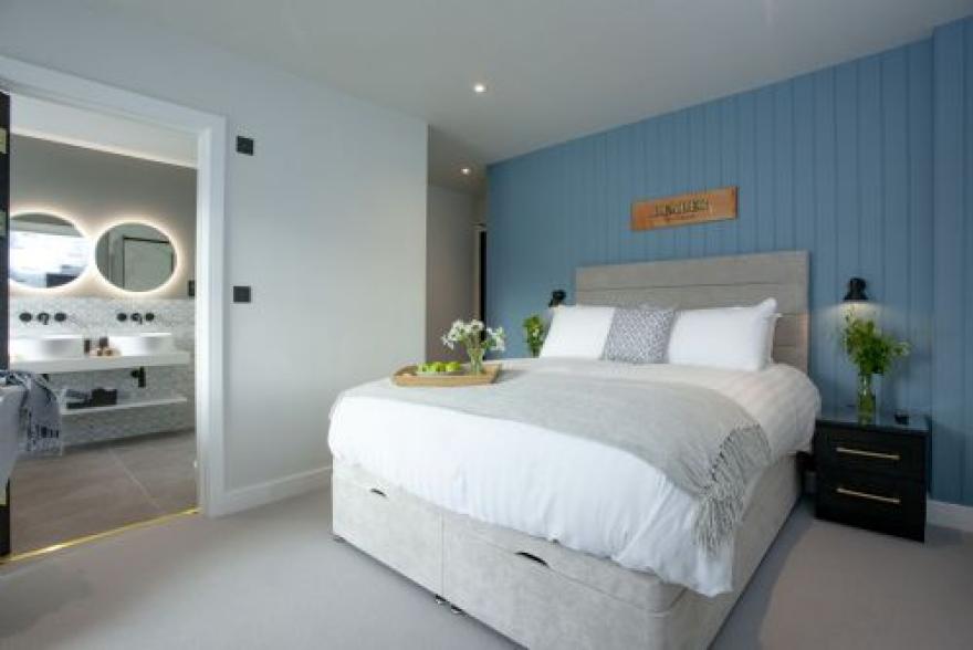 Leader, Maritime Suites