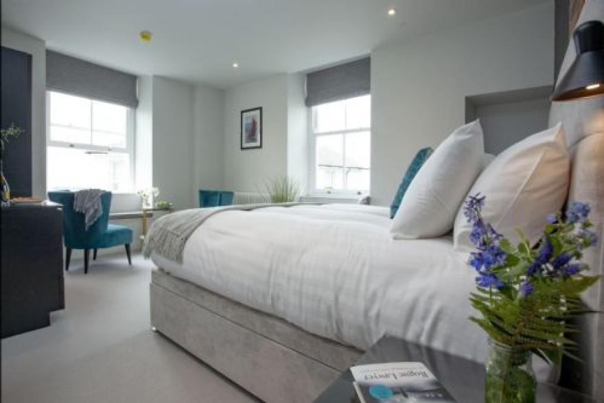 Golden Vanity, Maritime Suites