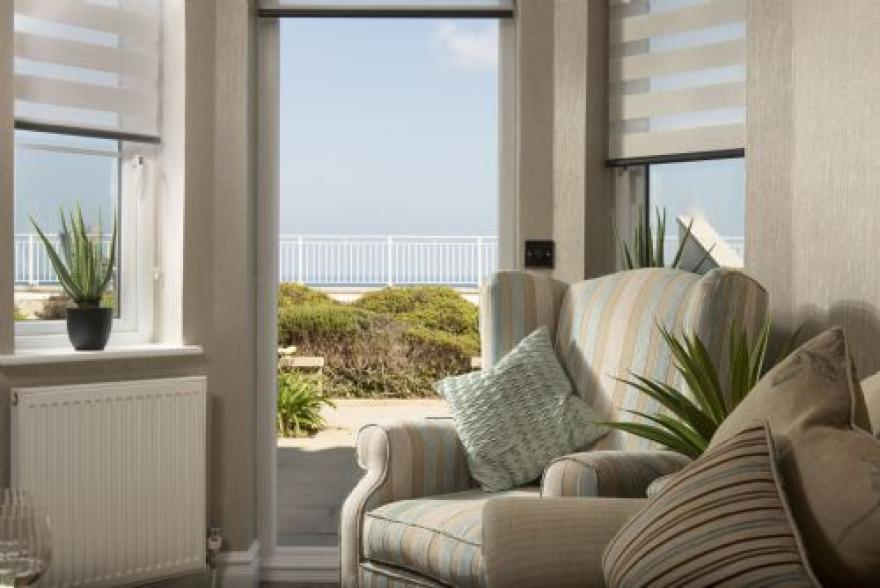 Crystal View, Compass Point