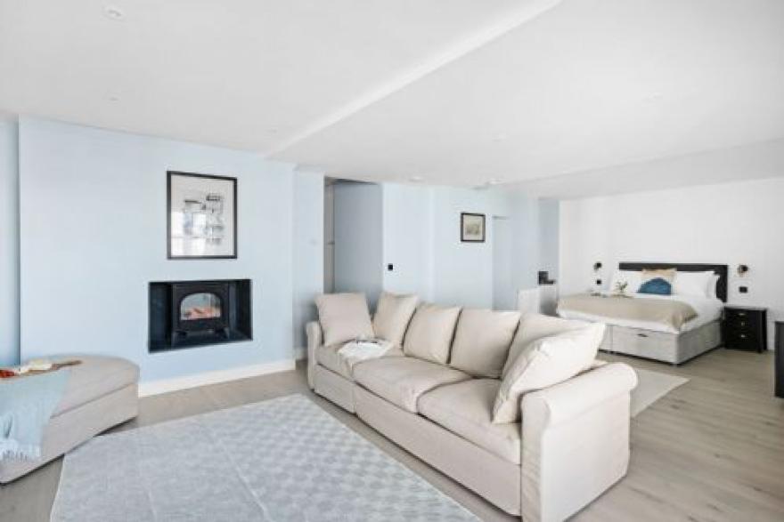 Mayflower, Maritime Suites