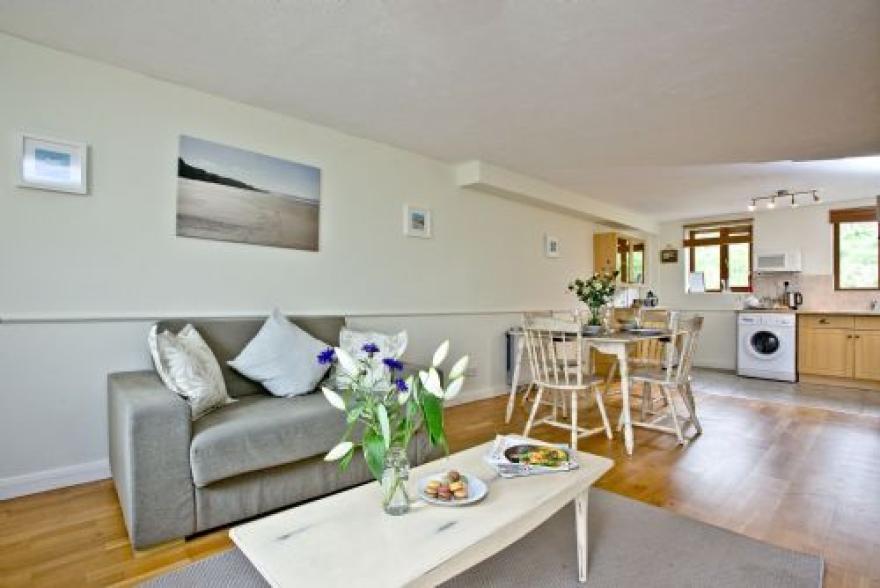 The Cwtch Cottage, East Thorne