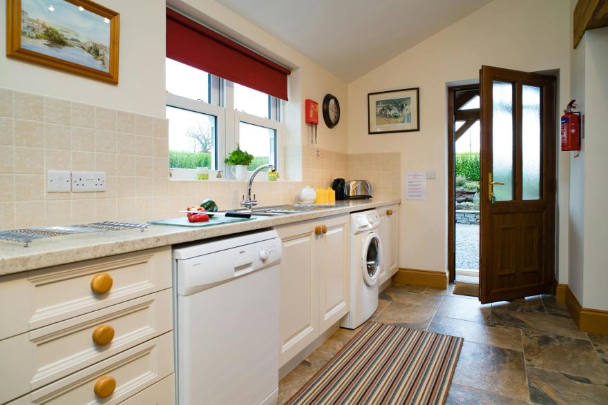 Hirwaun Cottage