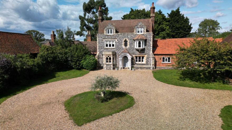 Hedge Farmhouse