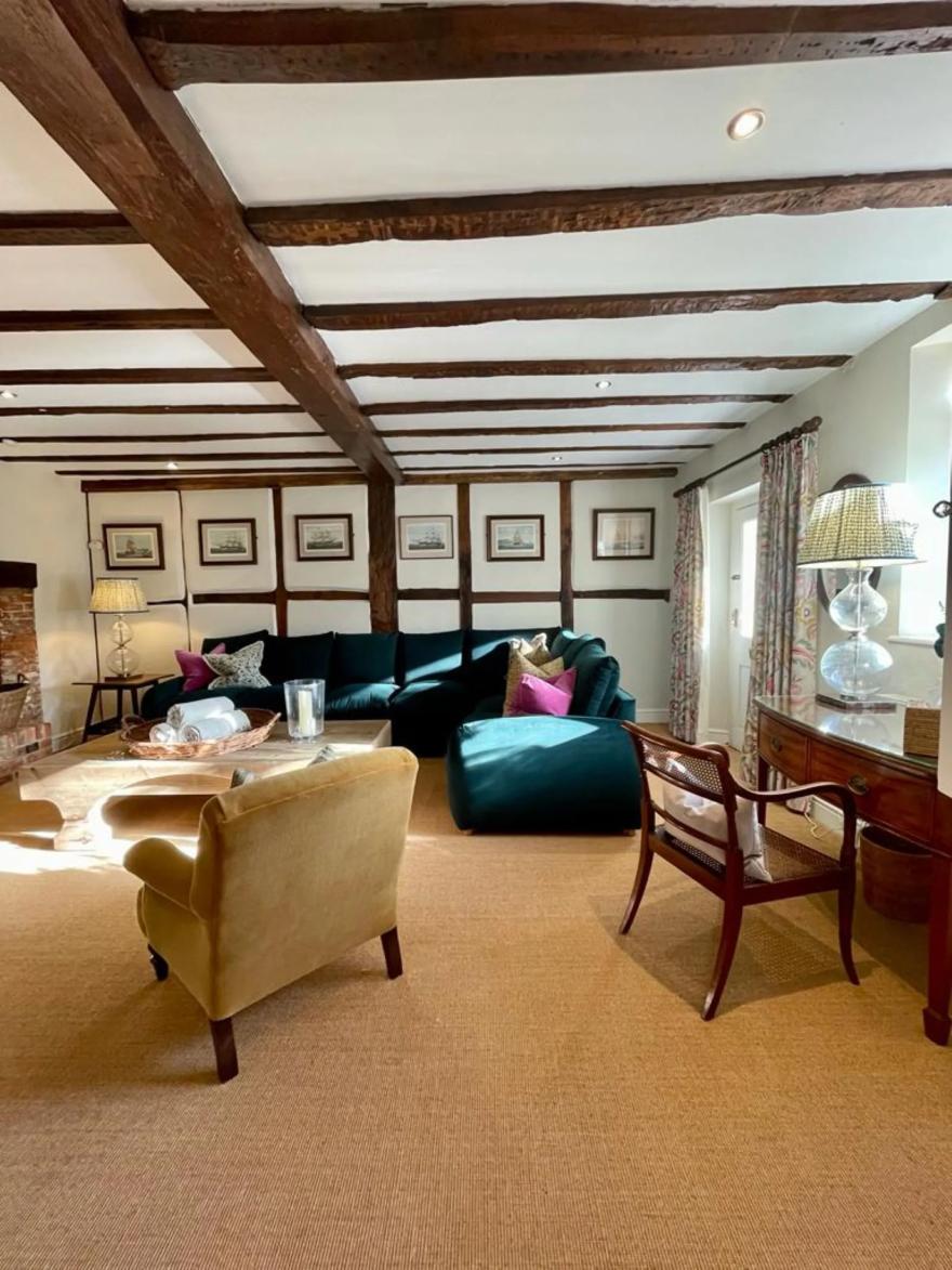 Acacia Cottage